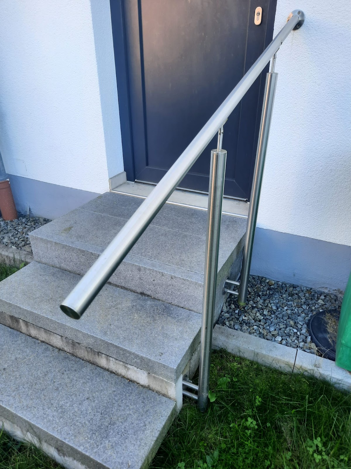 6833977b95926