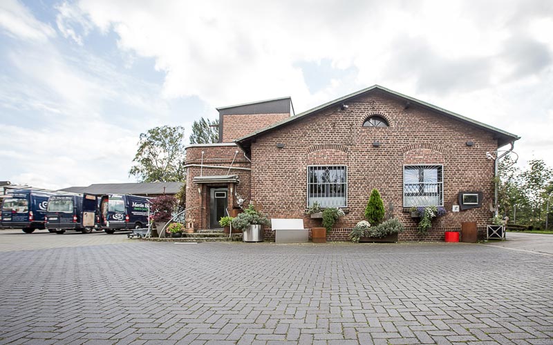 6833bb8dc8f1e