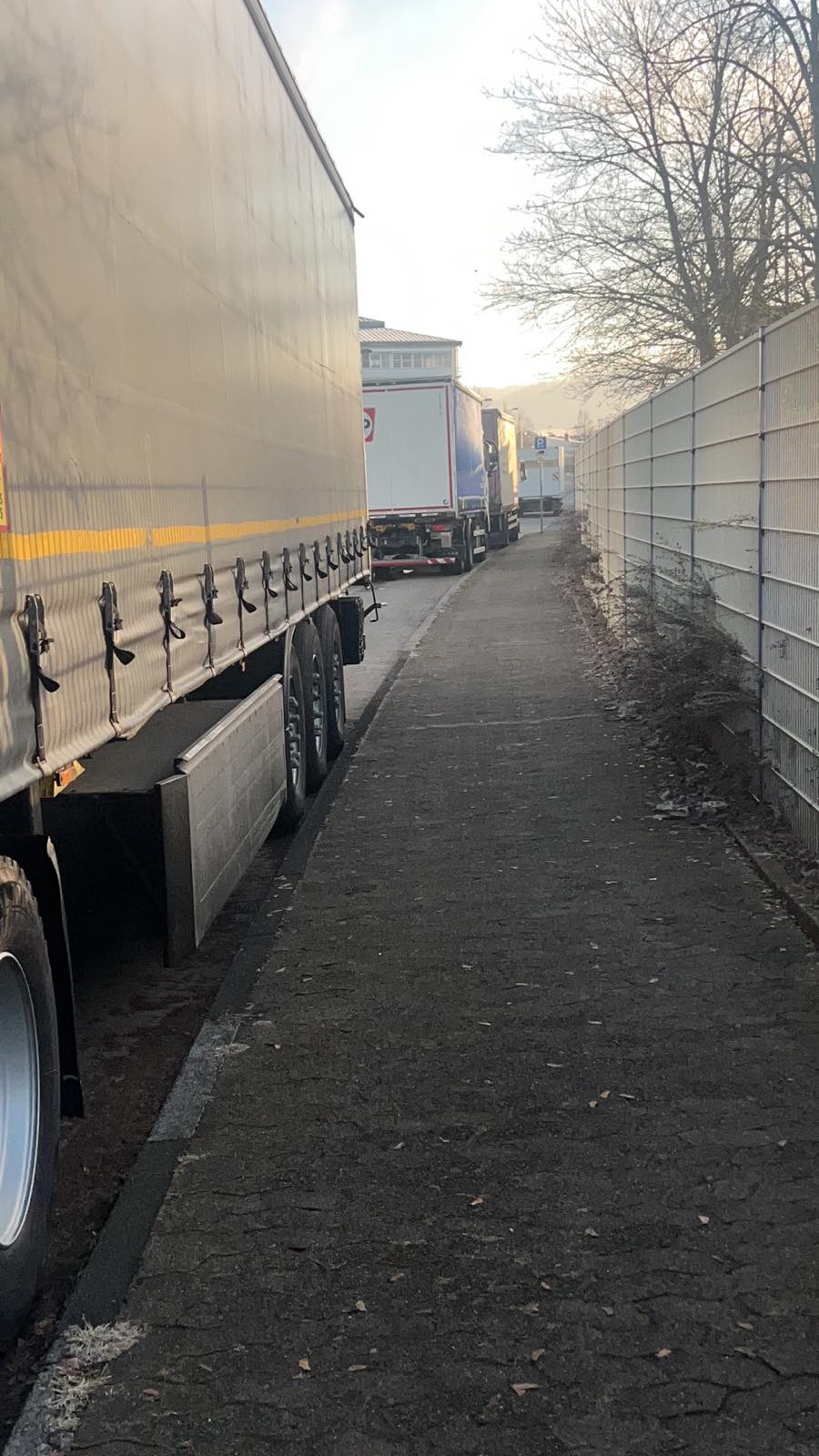 6833caaf489b3